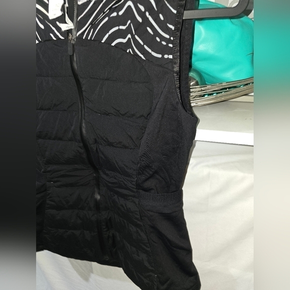Lululemon Down for it all - reflective rhythm Black down vest. Black, Size 4 - Picture 4 of 12